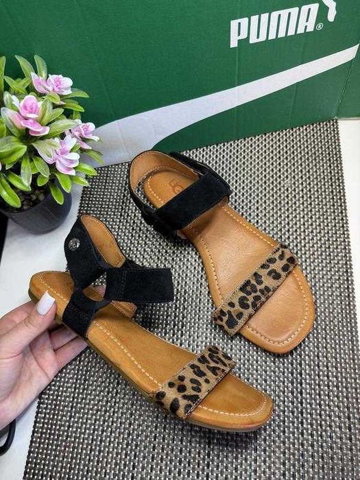Оригінальні шкіряні босоніжки ugg леопард