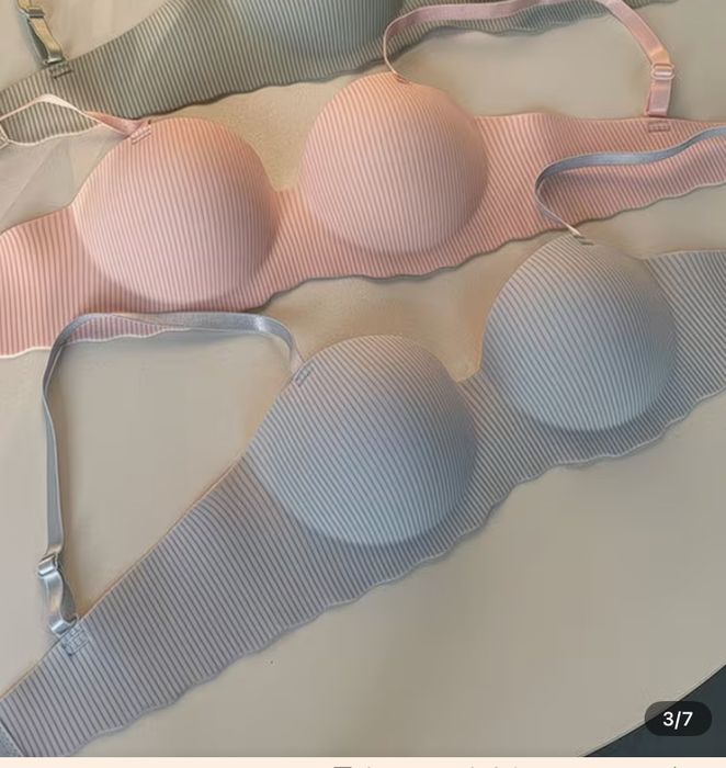 2 бюстгалтера  по цеге одного