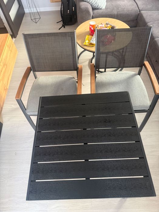 Krzesła ogrodowe i stolik