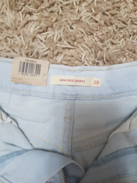 Шотры Levi's 28р