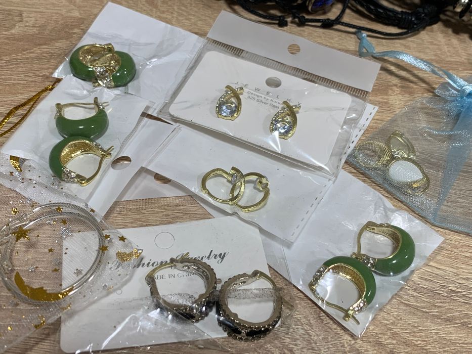 Лот качественной бижутерии, 50 штук.