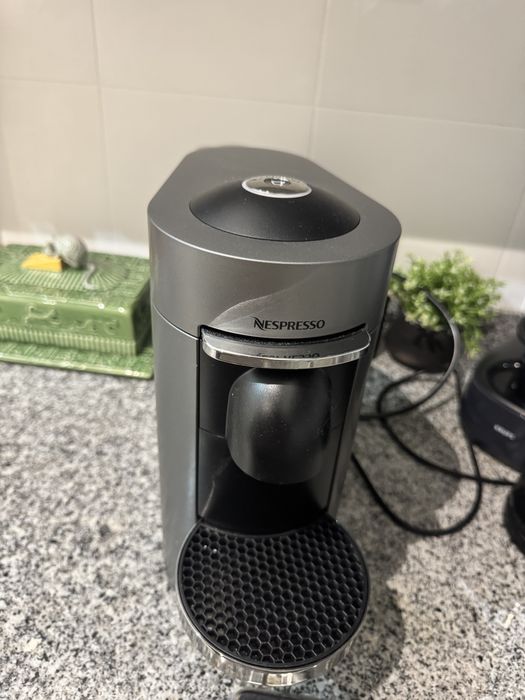 Máquina de café Nespresso Vertuo Plus