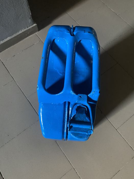 Продам канистру 20л каністру