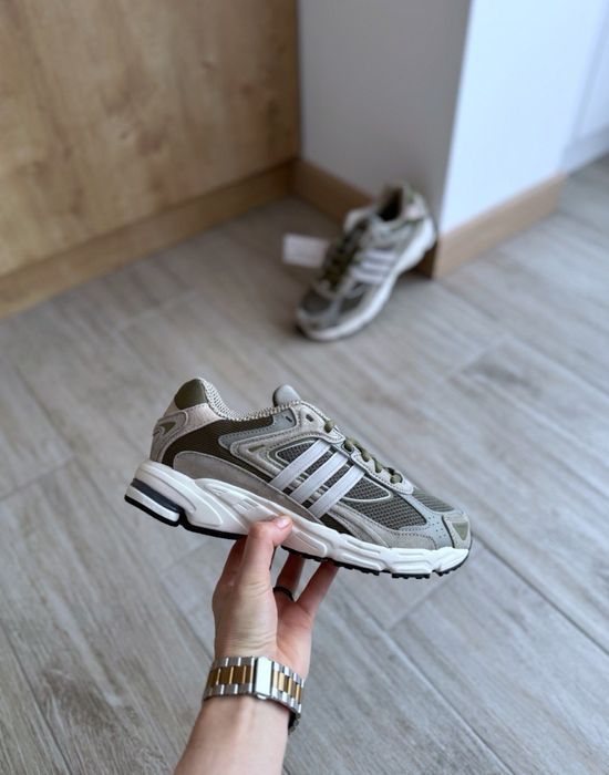 США! Літні жіночі кросівки Adidas Response CL ID4593 Оригінал! 38-39.5р