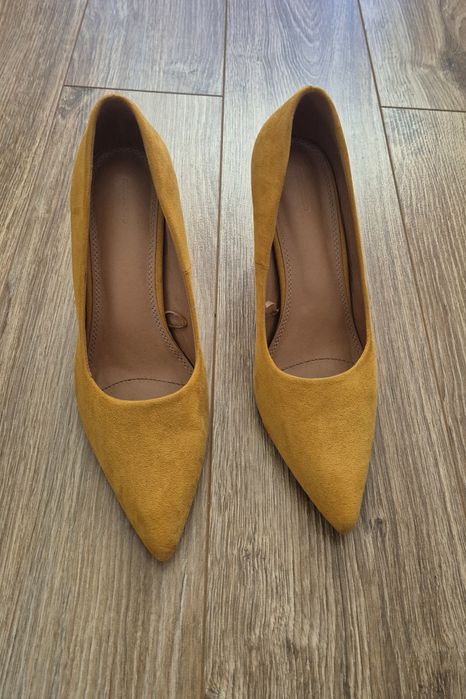 Szpilki musztardowe Reserved rozm 39