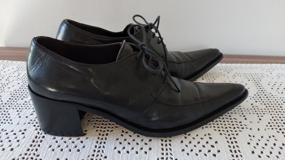 Włoskie buty damskie szpic y2k rozm 38