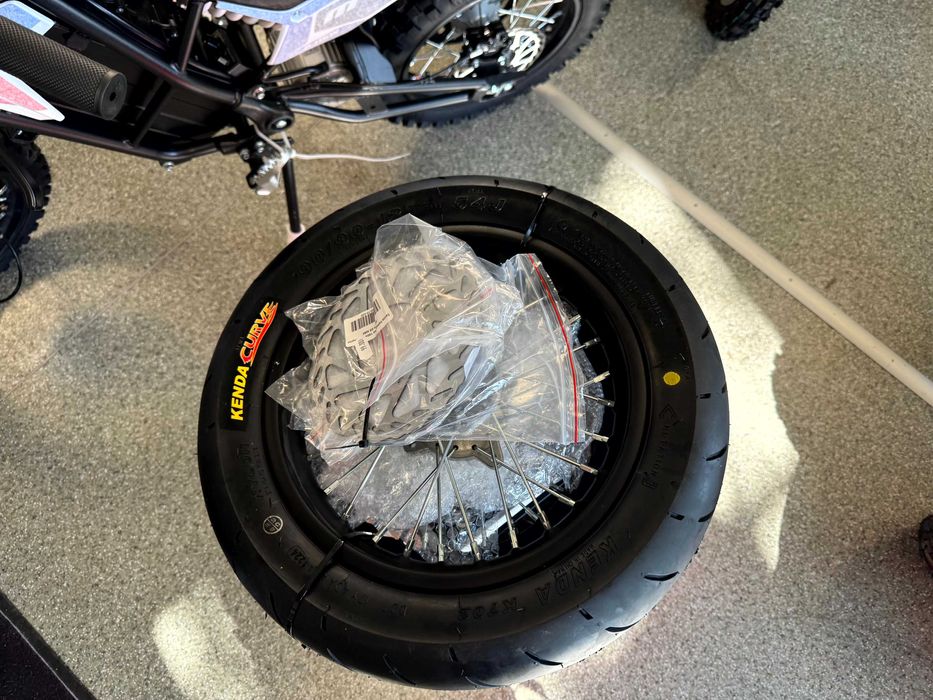 Komplet kół MRF ER 2.0 kW SM na asfalt - nowe zestawy od 4xmoto.pl