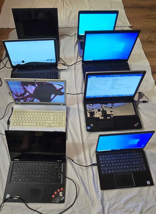 Zestaw 8 laptopów