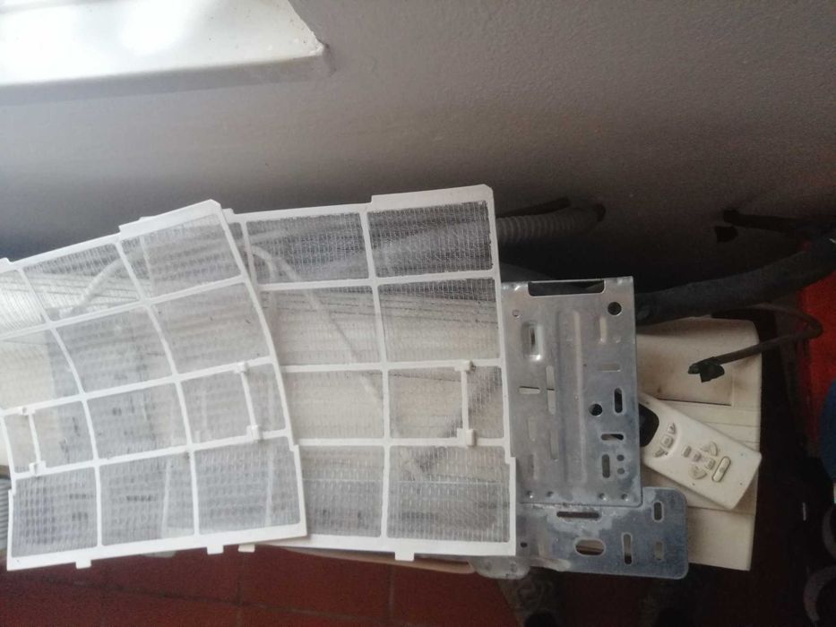 Ar Condicionado (2) em bom estado