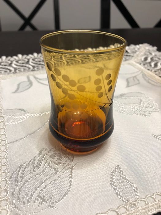 Szklany dzbanek ze szklaneczkami