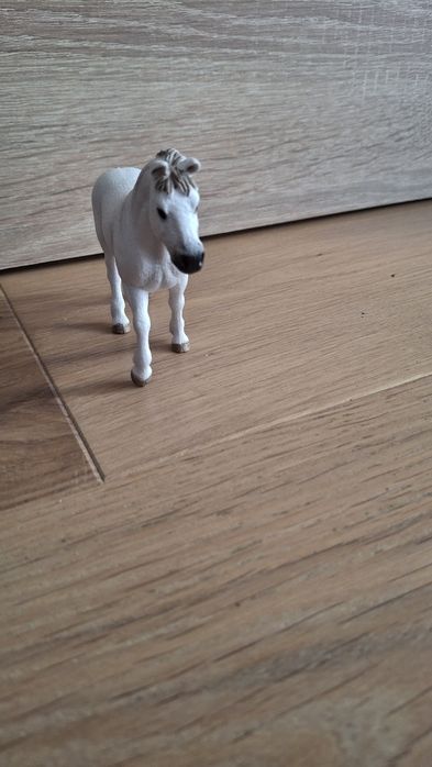 Figurka konia, kuc walijski