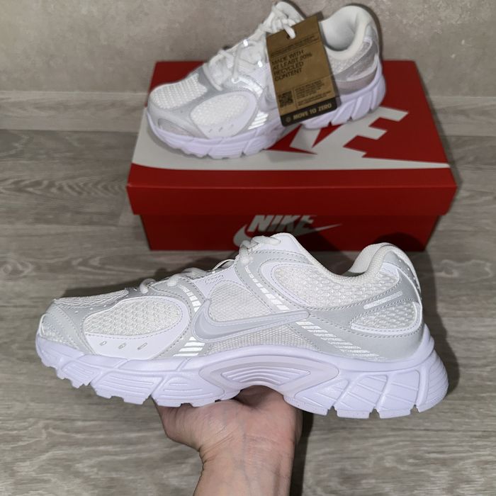 Жіночі кросівки Nike V5 RNR