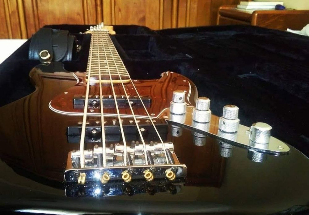 Fender Jazz Bass 5 cordas Rebordosa • OLX Portugal
