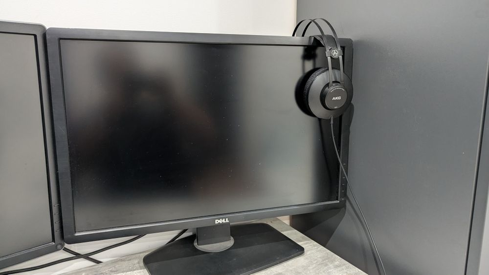 DELL U2413f дизайнерський монітор для монтажу.