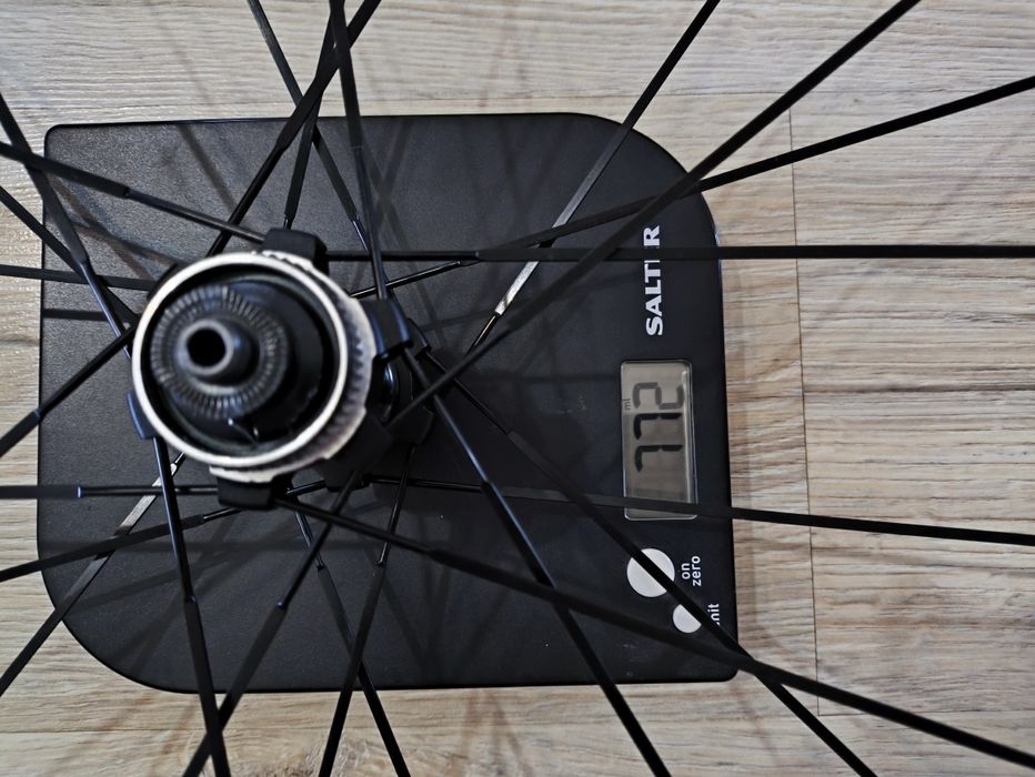 Komplet kół Shimano Carbon szytka WHRX31C35Q R-ID