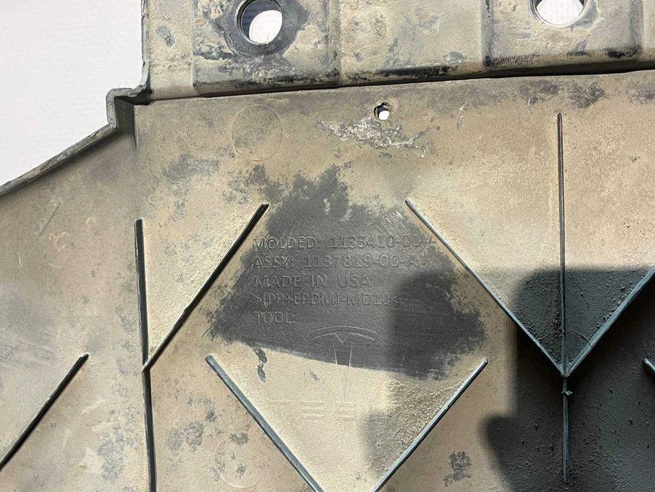 Захист заднього бампера Tesla Model 3 18- під фаркоп