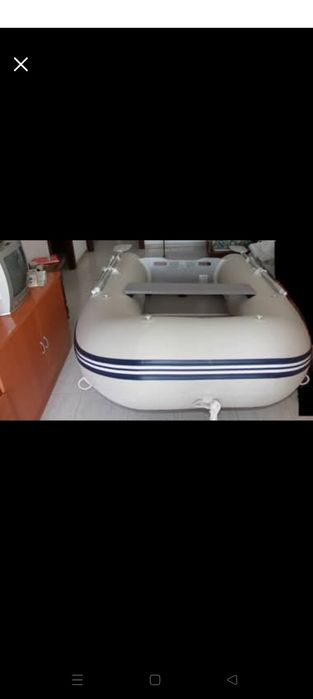 Vendo barco insuflável com motor incluído