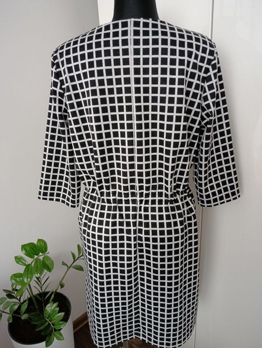 Ładna sukienka damska marki Esmera rozmiar 44/46