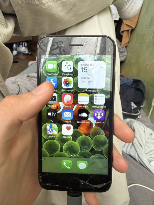 Телефон iPhone 8