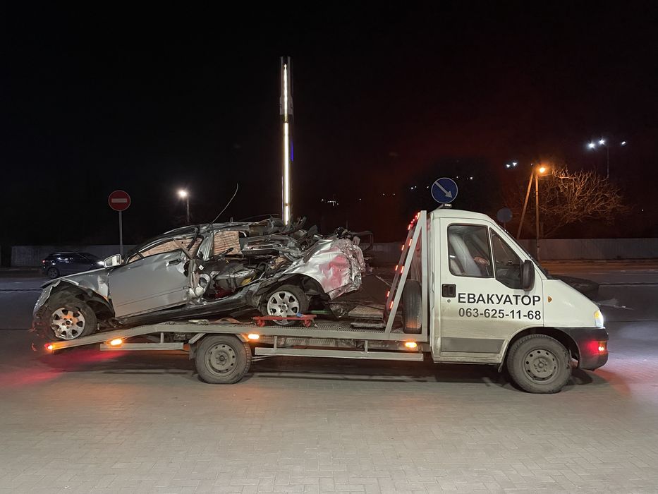 Услуги эвакуатора 24/7. Послуги евакуатора Каменское