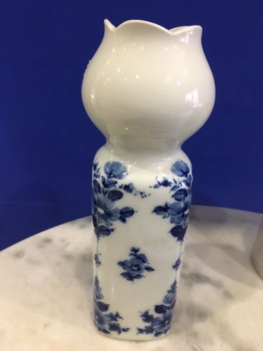 Старинная фарфоровая ваза