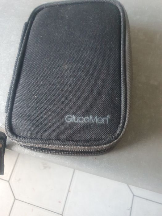 Glukometr , kilka razy użyty, stan igła