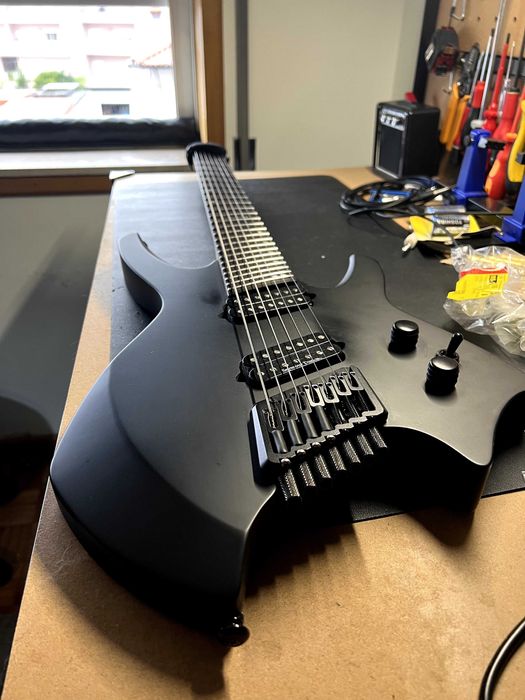 Guitarra 7 cordas multiscale Ormsby
