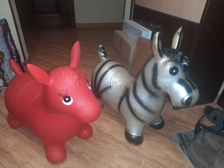 Набор - два надувных резиновых ослика прыгуна