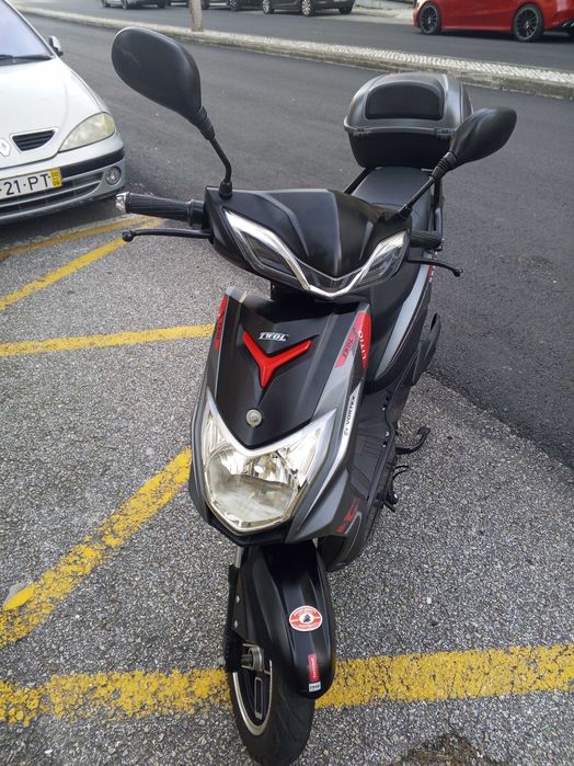 Estou a despachar a minha moto elétrica em bom estado.