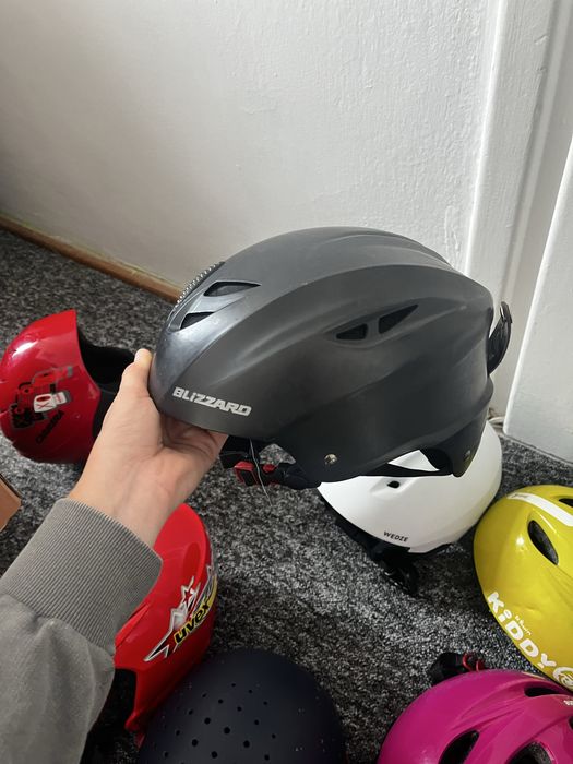kask narciarski czarny