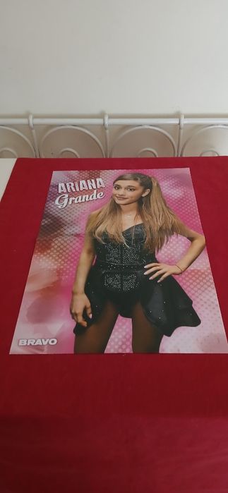 Poster Ariana Grande, novo