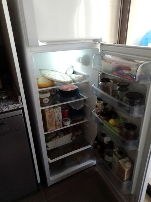 Frigorífico com congelador da marca BEKO