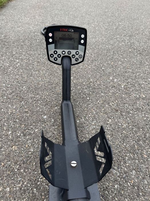 Металошукач Minelab E-trac