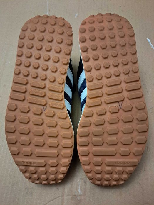 кроссовки Adidas оригинал 43 размер стелька 27.5см