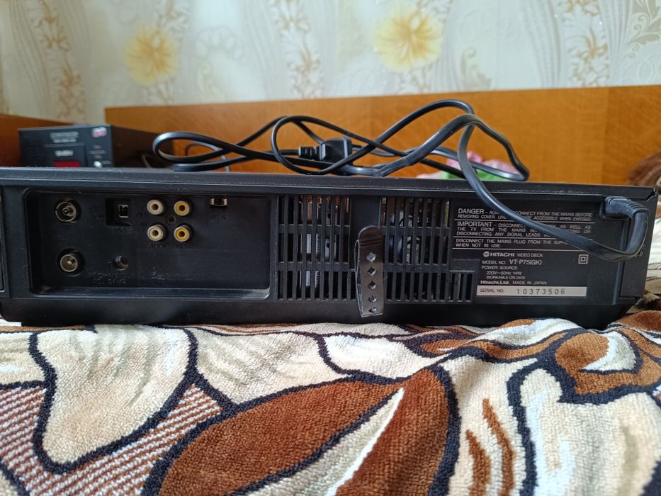 Відеомагнітофон HITACHI