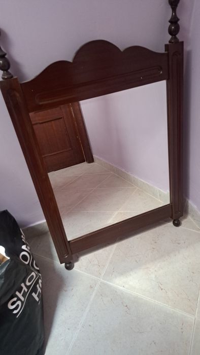 Móveis ,espelho em bom estado