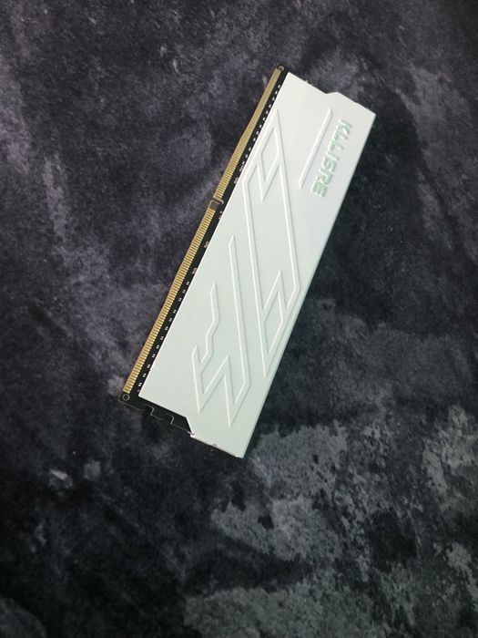 оперативна пам ять 16 гб ddr4 3200 KLLISRE