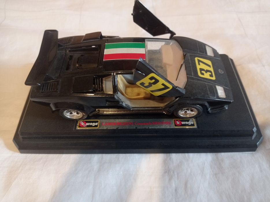Carros miniatura de coleção
