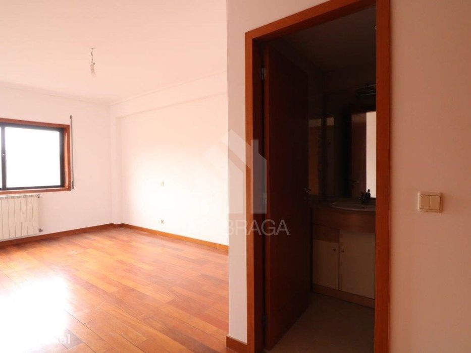 Venda Apartamento T2, em Lamaçães, Braga