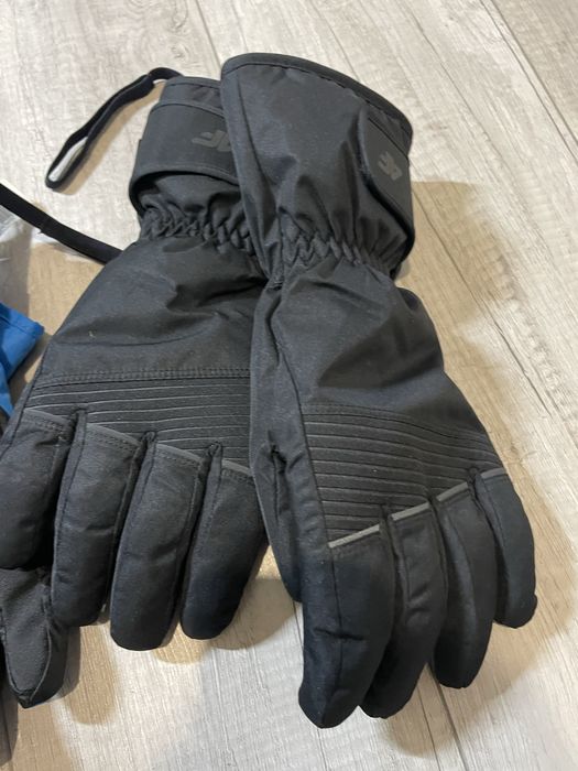 Зимние перчатки 4 F новые