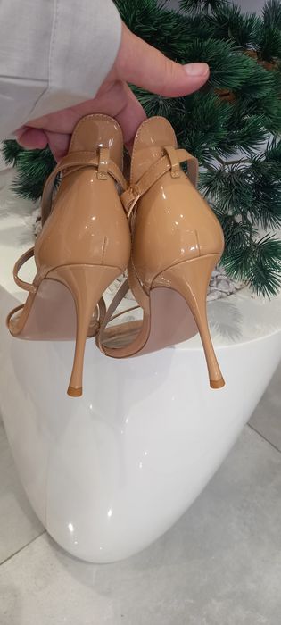 Szpilki nude sandałki rozm 39