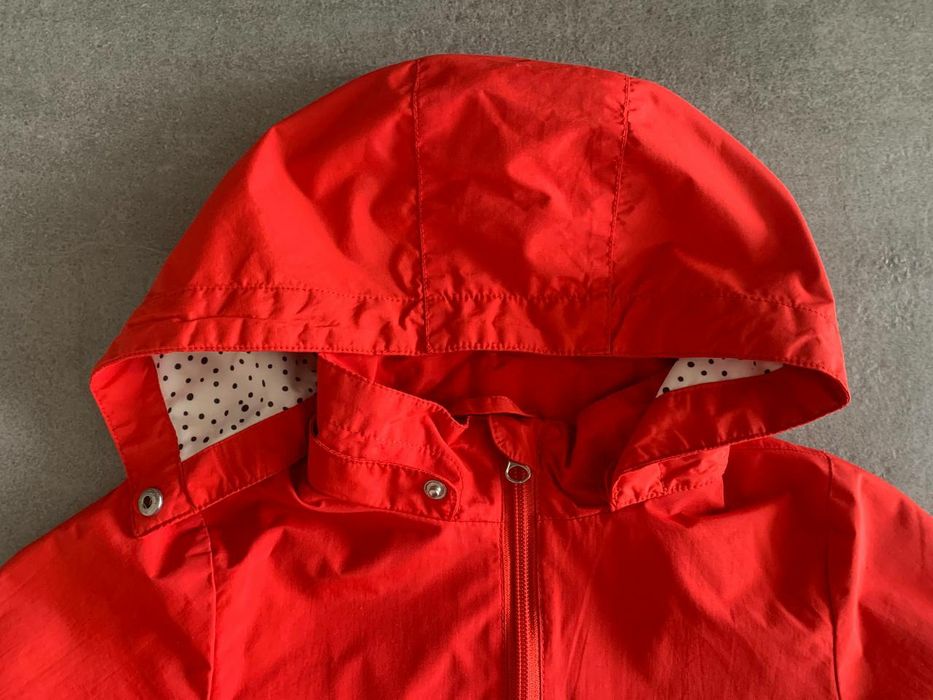 Вітронепроникна куртка для дівчинки H&M.