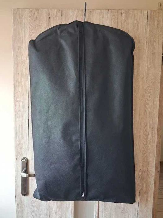 Elegancki Granatowy Garnitur Męski (Komplet) + Pokrowiec Gratis!