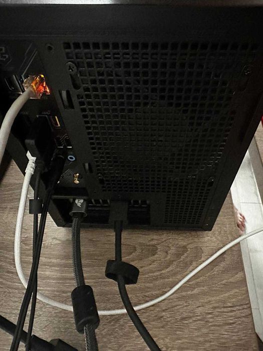 Продам компактный мощный игровой ПК (7800X3D + RTX 5070 SFF)