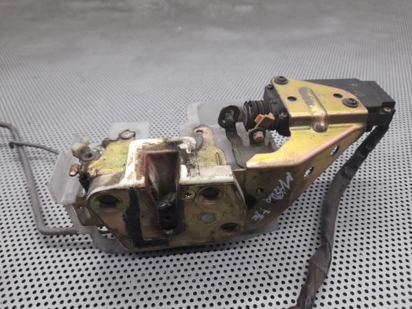 Fechadura / fecho porta frente esquerdo MAZDA 323 P V (BA)