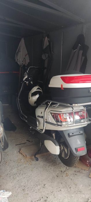 Електроскутер Aima Journey King E White