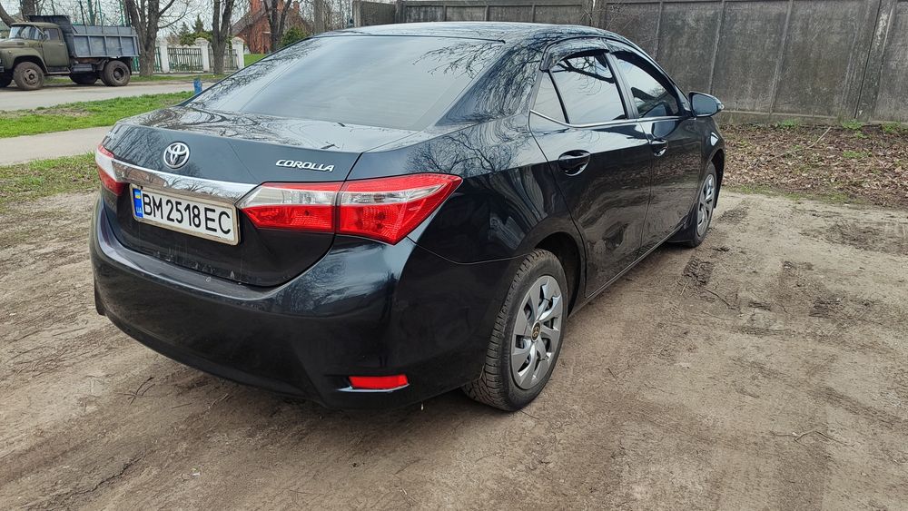 Тойота королла 2013р 1,6