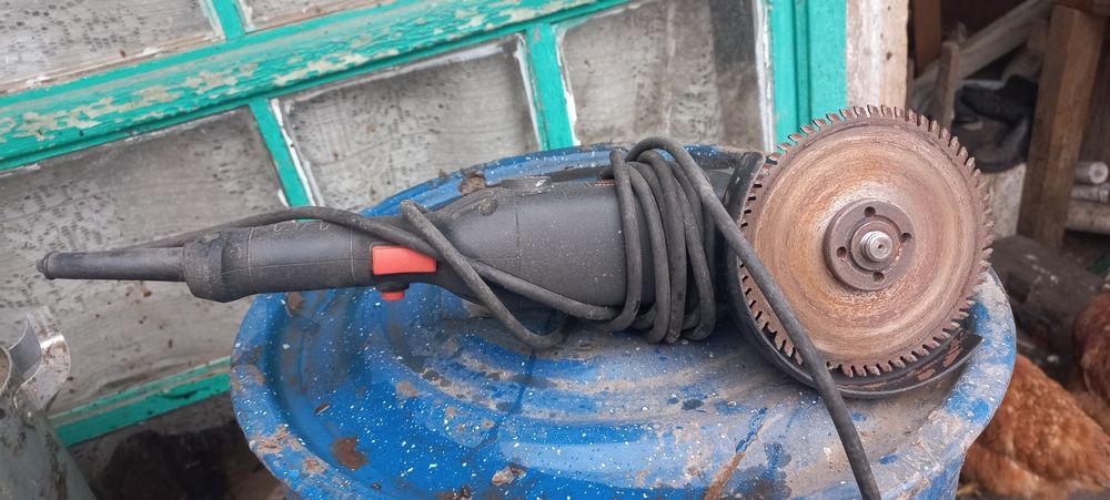 Продам болгурку с дисками