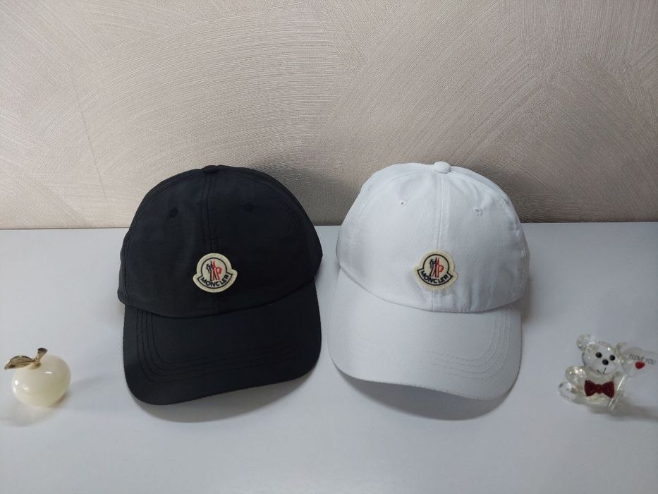 Нейлонова кепка Moncler (Нова)