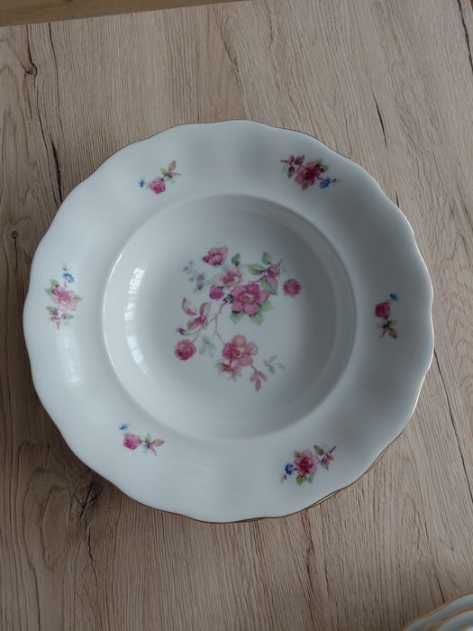 Porcelana Karolina lata 60/70 - talerze głębokie, obiadowe i małe